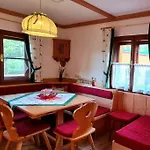 Idyllische Zirbenholz Alpin Huette Holiday home