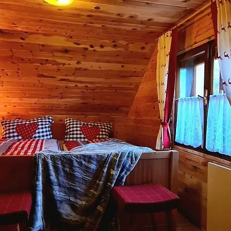 Idyllische Zirbenholz Alpin Huette Turracher Hohe