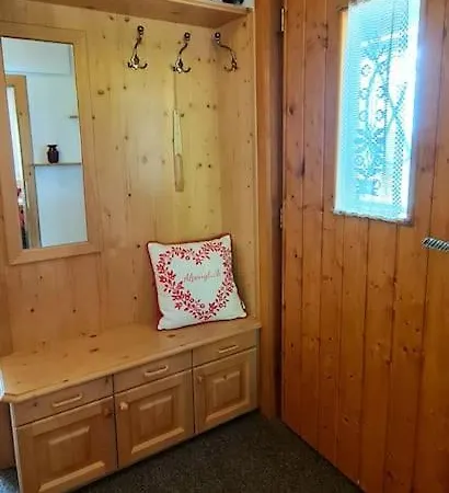 Idyllische Zirbenholz Alpin Huette