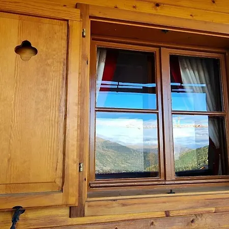 Idyllische Zirbenholz Alpin Huette *