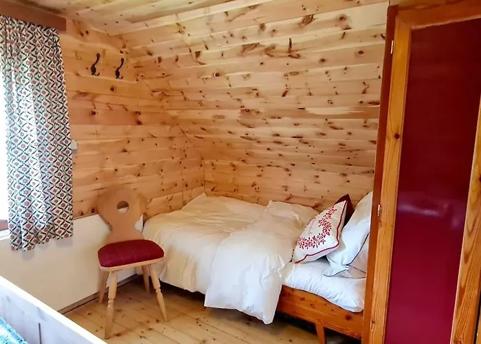 בית נופש Idyllische Zirbenholz Alpin Huette *