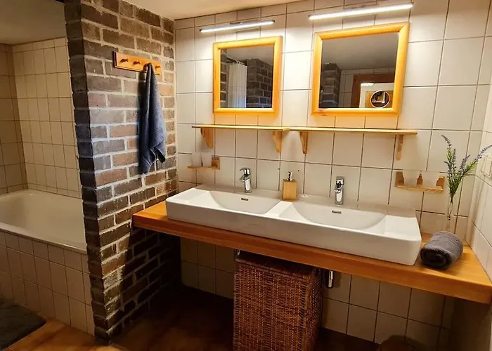 Idyllische Zirbenholz Alpin Huette *