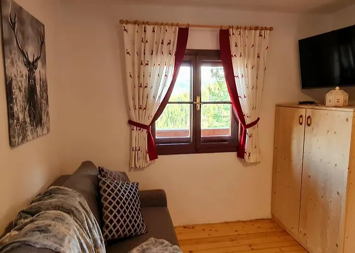 Idyllische Zirbenholz Alpin Huette *