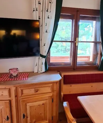 Idyllische Zirbenholz Alpin Huette בית נופש *